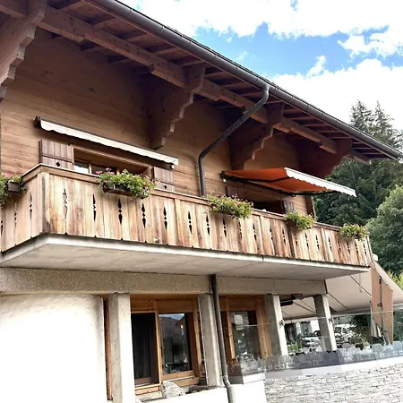 Cozy With Mountain Scenery Appartement